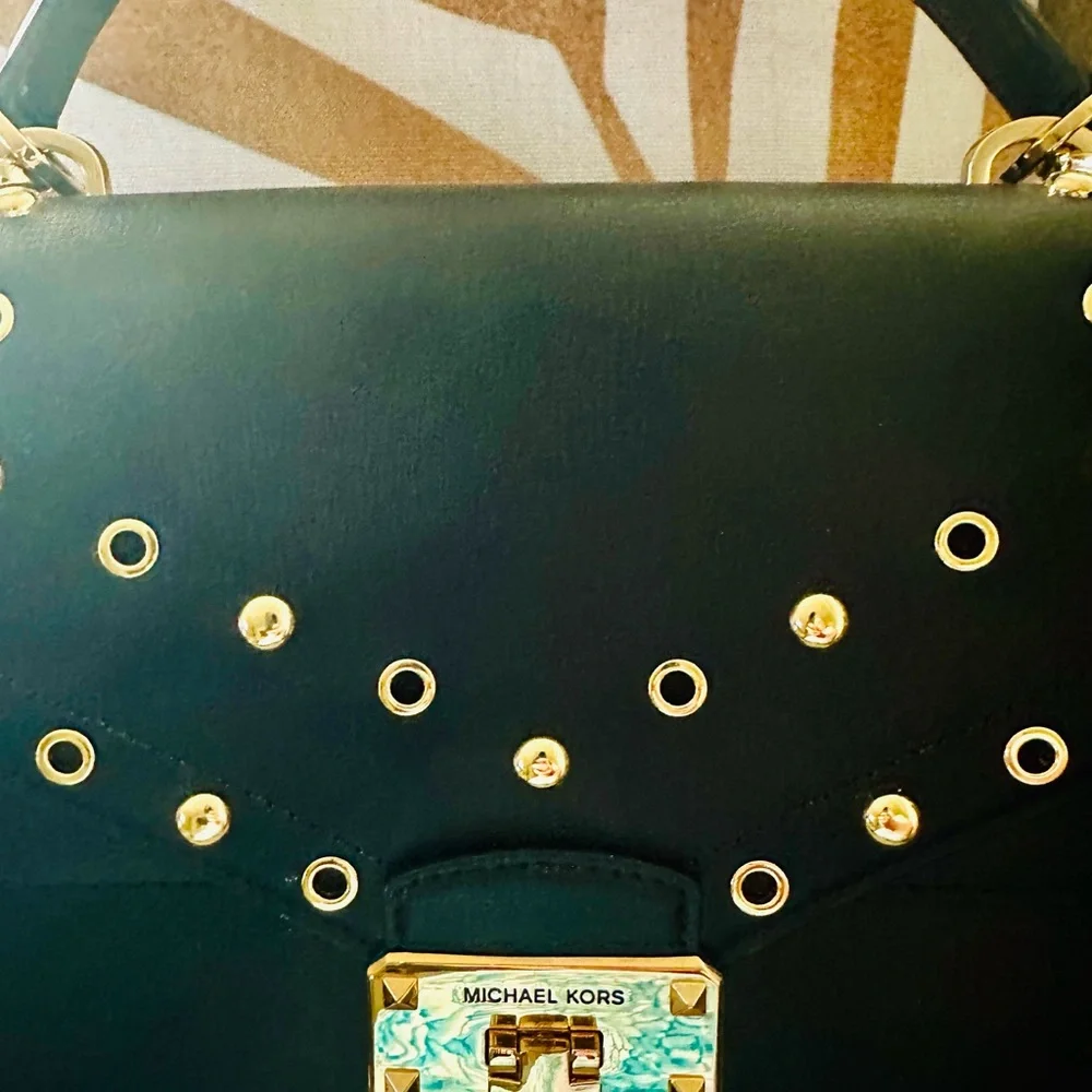MK Michael‎ Kors Satchel with Shoulder or crossbody strap.